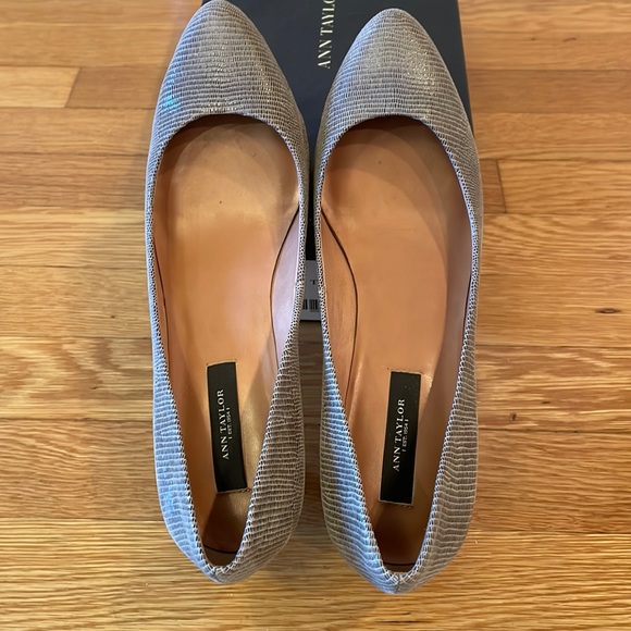 Ann Taylor Perfect Kitten Heels, Forest Moss, 7.5 M - Picture 5 of 5